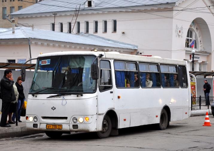 Автобус "Богдан" А092 на маршруте "Тула - Москва", такие автобусы работали в 2000-е годы