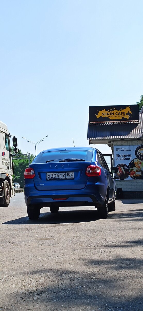 Lada granta liftback как вам в синем цвете? 