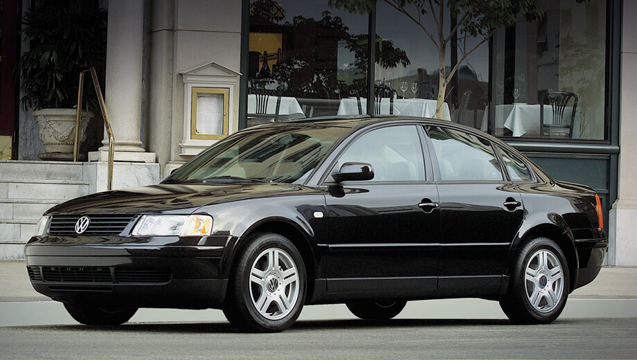 Passat B5 (1997–2006) построен на платформе PL45: двухрычажка спереди, многорычажка сзади. Он оснащался множеством моторов объёмом от 1,6 до 2,8 л (105–193 л.с.), «механикой» на пять и шесть ступеней, пятидиапазонным «автоматом», передним и полным приводом.