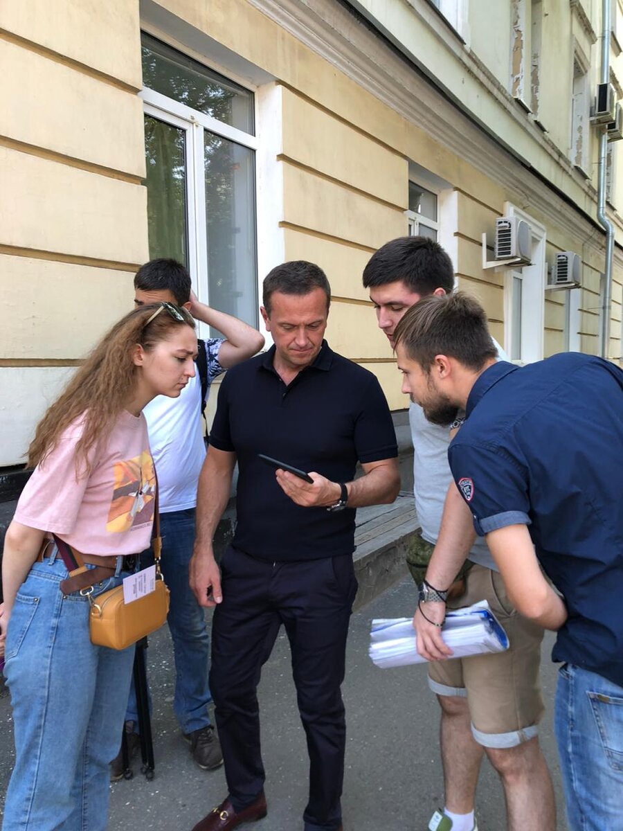 Ильиных показал ребятам планы благоустройства города. Молодежь оценила!