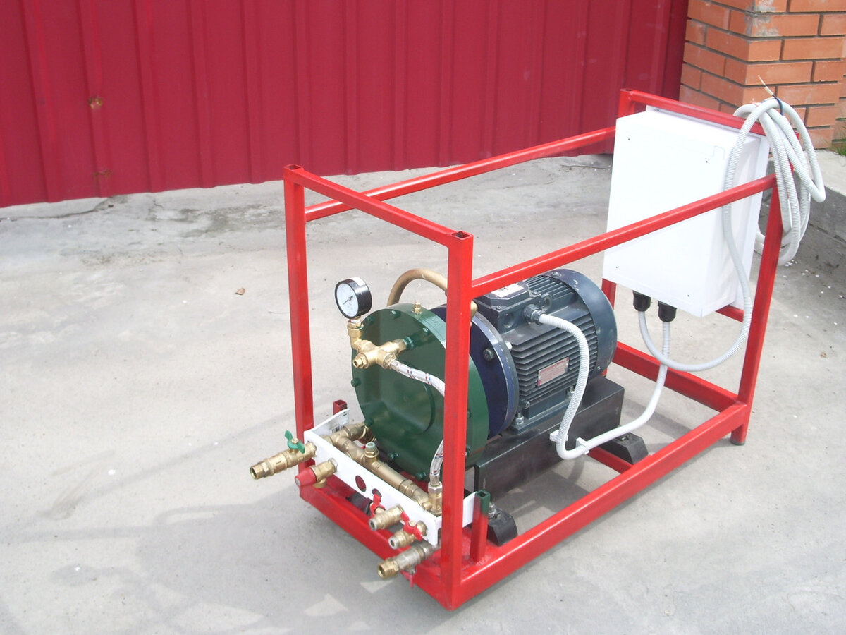 Рисунок 1: Вихревой теплогенератор на станине