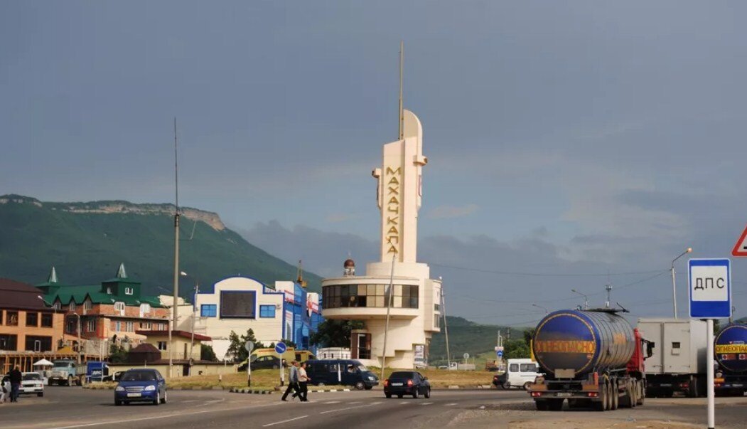 поселок аэродром хасавюрт. каспийск аэропорт махачкала. 9 школа хасавюрт аэродром. аэропорт махачкала на карте дагестана.