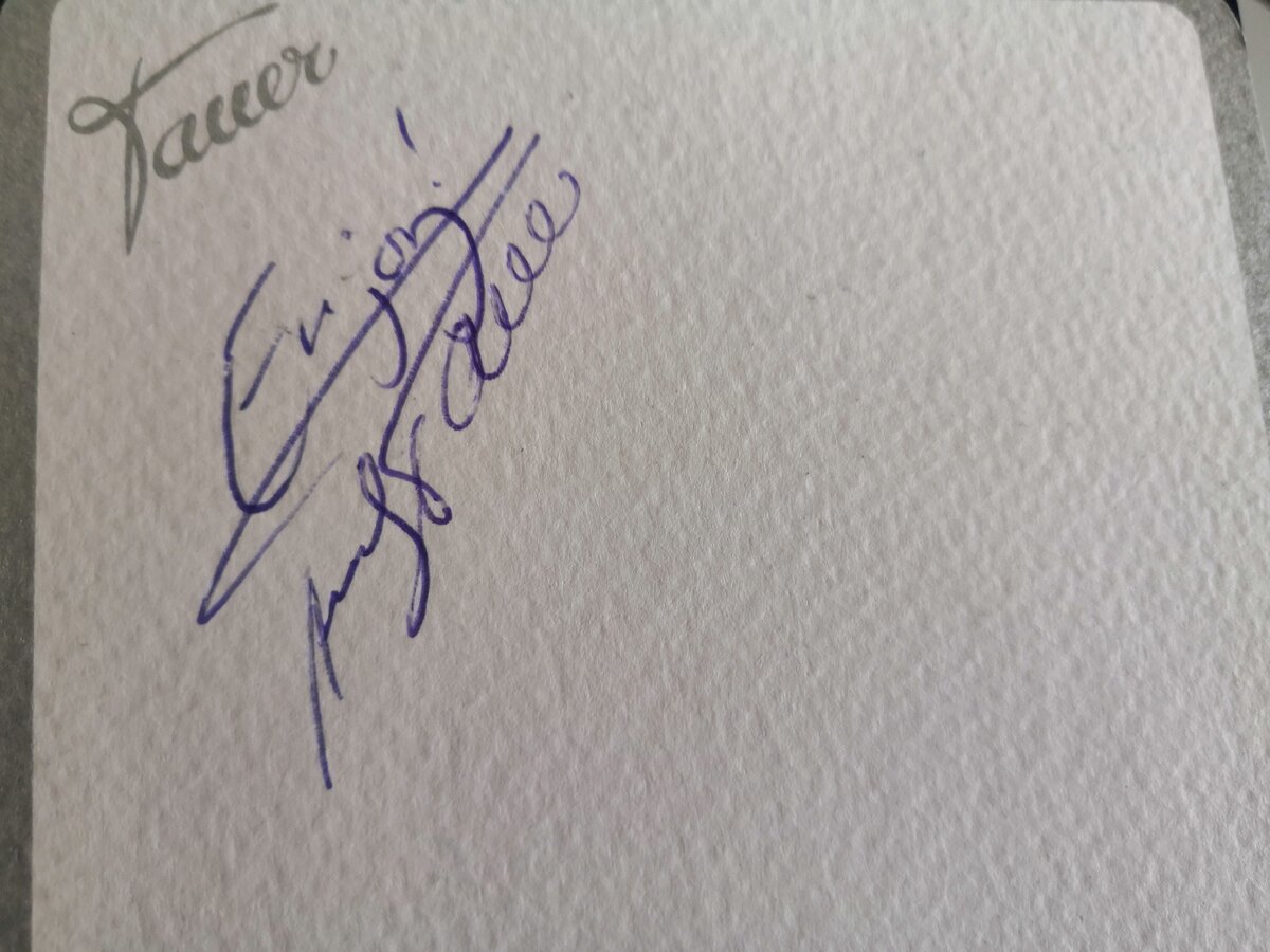 Очень приятно раскрывать коробочку с подписью самого парфюмера!