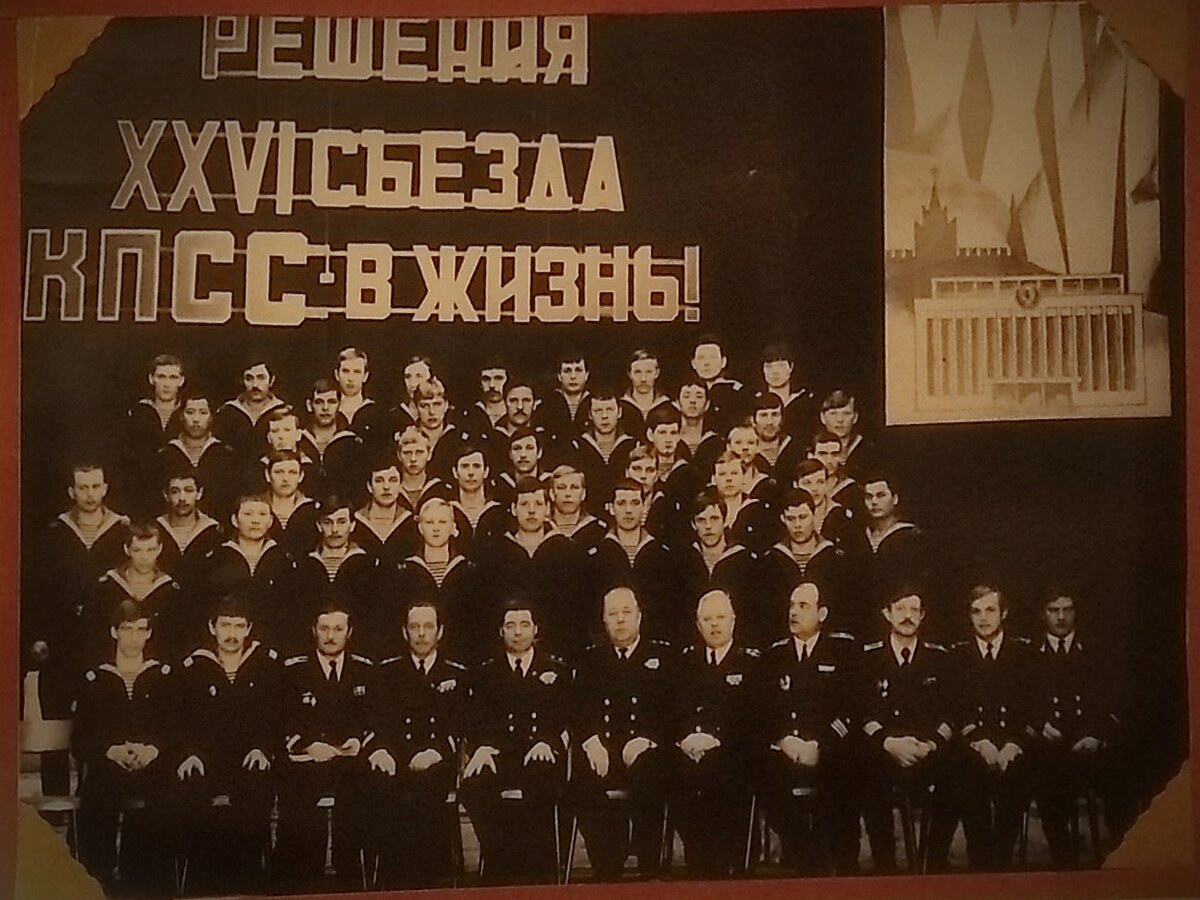 Среди них есть сухопутные офицеры