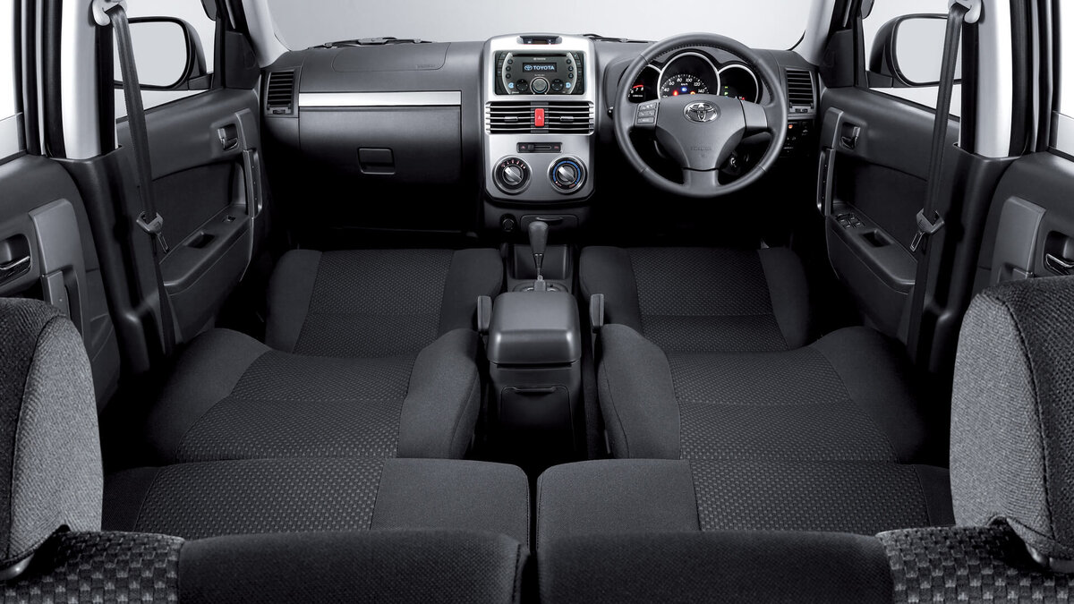 Салон Toyota Rush