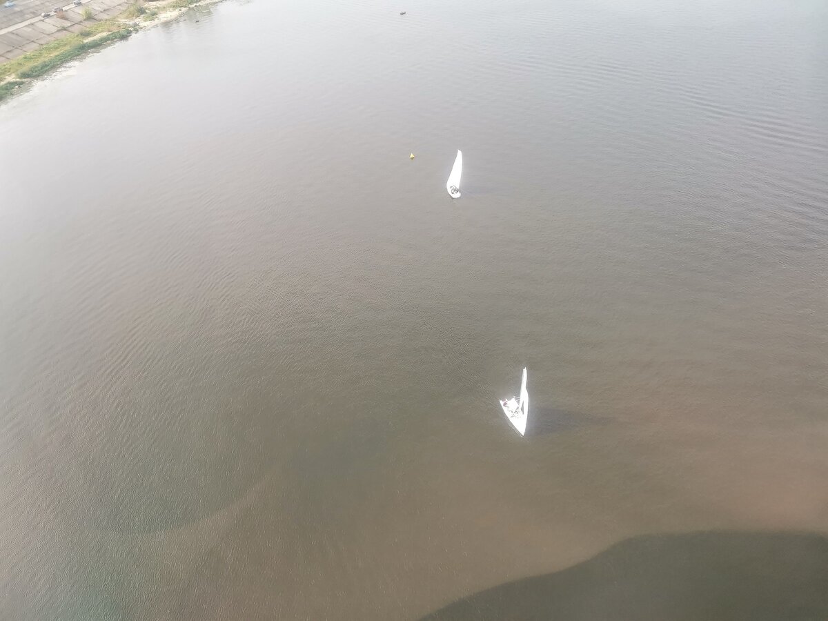 Вид на реку из кабины