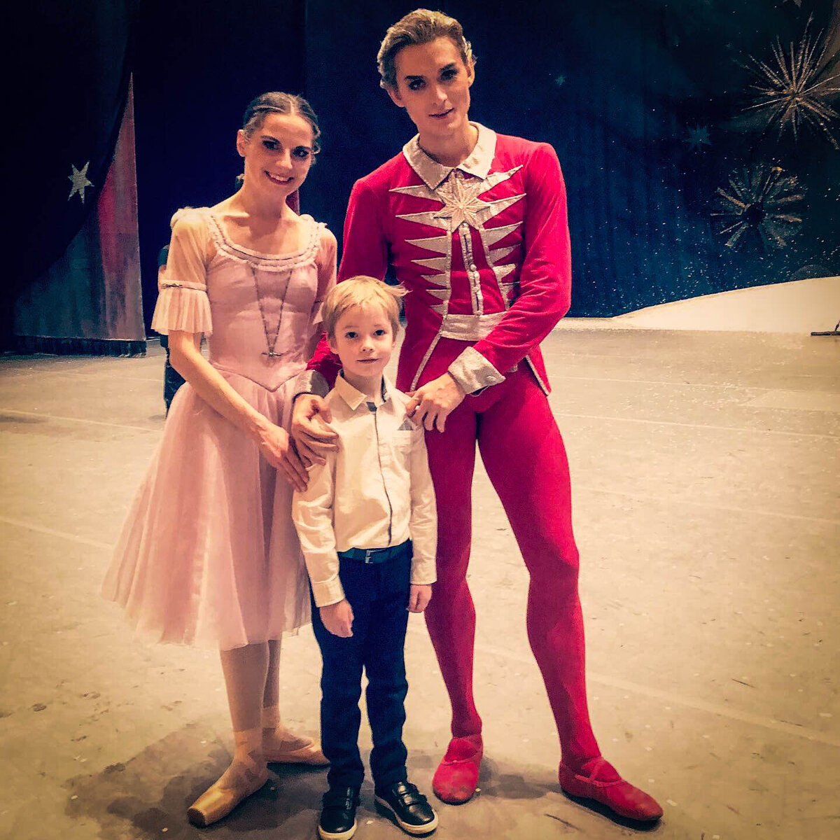 Ставр с артистами Большого театра Елизаветой Крутелевой (Мари) и Денисом Родькиным (Щелкунчик-Принц)