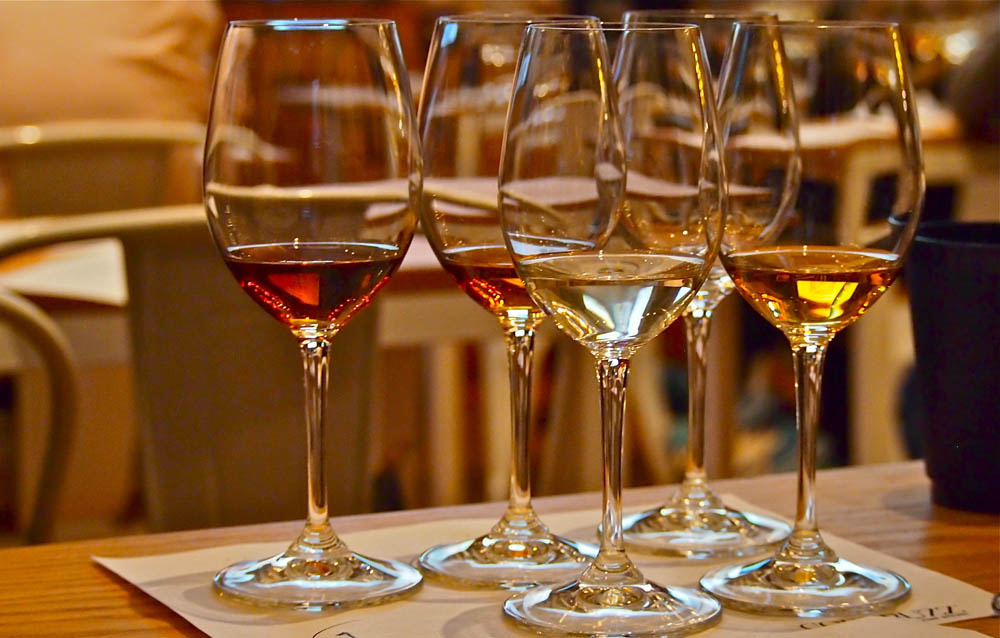 дегустационный бокалы. Так подают вино на дегустацию.