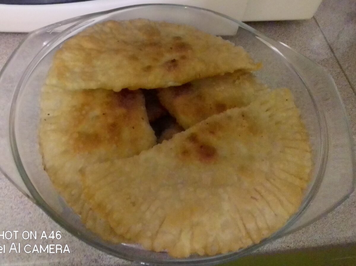 Чебуреки домашние.