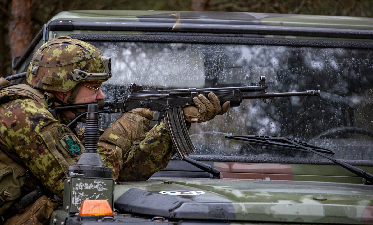 Крупная закупка автоматов у поставщика из США вызвала возмущение конкурента. Photo Kaitseväe Peastaap, Teavitusosakond