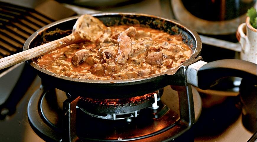 приготовленный Бефстроганов с грибами