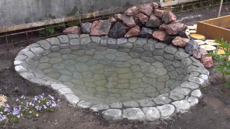 Готовый пруд, сделанный своими руками.