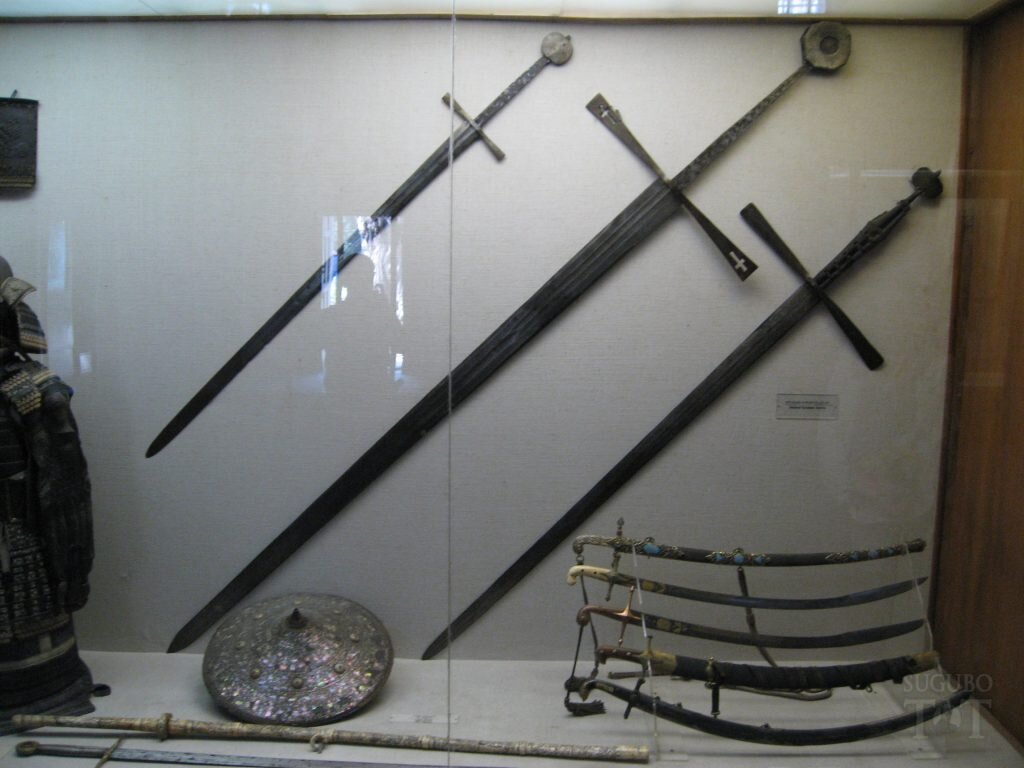 двуручный меч (взято из открытых источников)