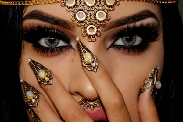 Яркий обворожительный взгляд. Фото взято из открытых источников