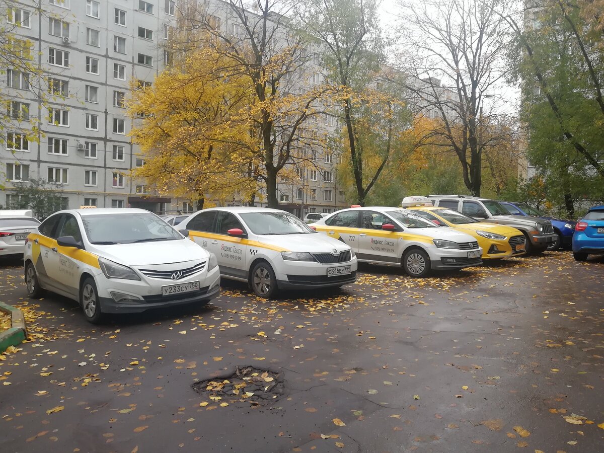 МВД поддержало идею ограничить стоянку такси во дворах: вероятно «точечное» применение - МК