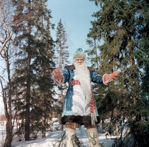 Мне кажется, в каждой стране есть свои новогодние фильмы. Вот в России, например, смотрят "Иронию судьбы". В США, какого-нибудь "Гринча".-6
