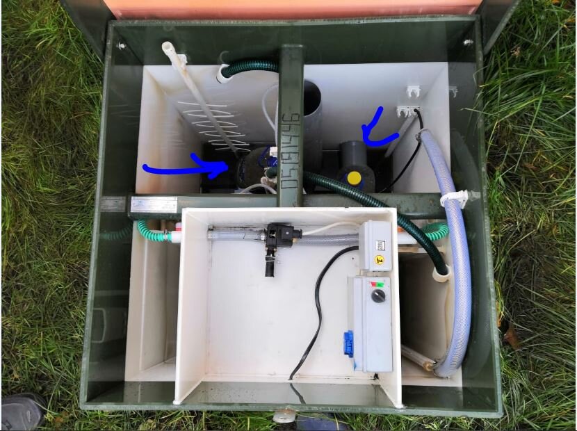 Те самые бутылки в каждой камере