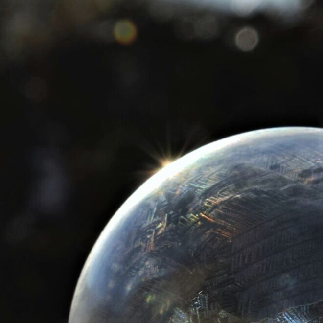 Это не космос и не планета. Это  замёрзший мыльный пузырь