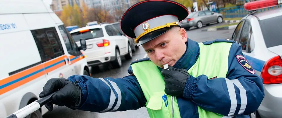 Новые поправки в пдд. Фото изменения ПДД. ГИБДД наказывает картинка. Гафаров ГИБДД Автобабай. Адвокат по ПДД СПБ