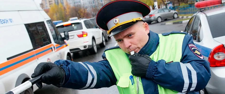 Изменение пдд в новом году. Фото изменения ПДД. ГИБДД наказывает картинка. Гафаров ГИБДД Автобабай. Адвокат по ПДД СПБ.