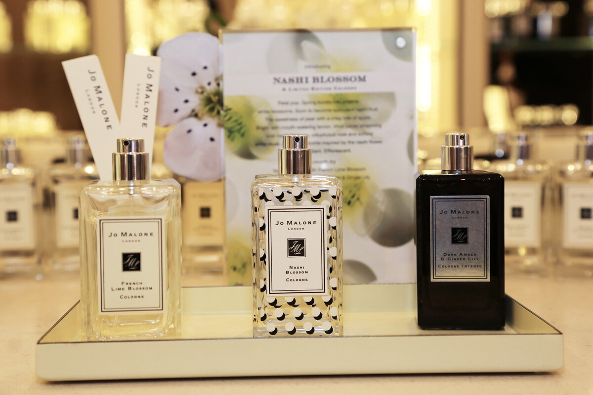 Джо малон оригинал. Рив Гош Jo Malone. Jo Malone Amber Lavender Рив Гош. Джо Малон карточка. Оригинальный Джо Малон.