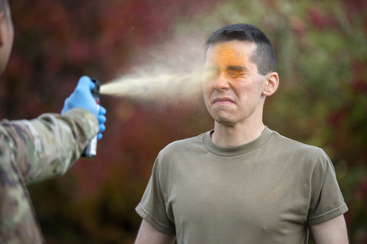 Тестирования струйно-аэрозольного баллона в одном из подразделений НАТО. 