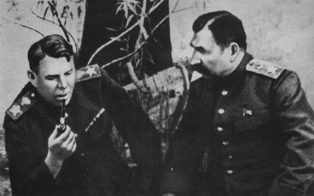 Василевский и Сталин. Василевский 1942. Маршал Жуков и Василевский. Генерал полковник Василевский 1942.