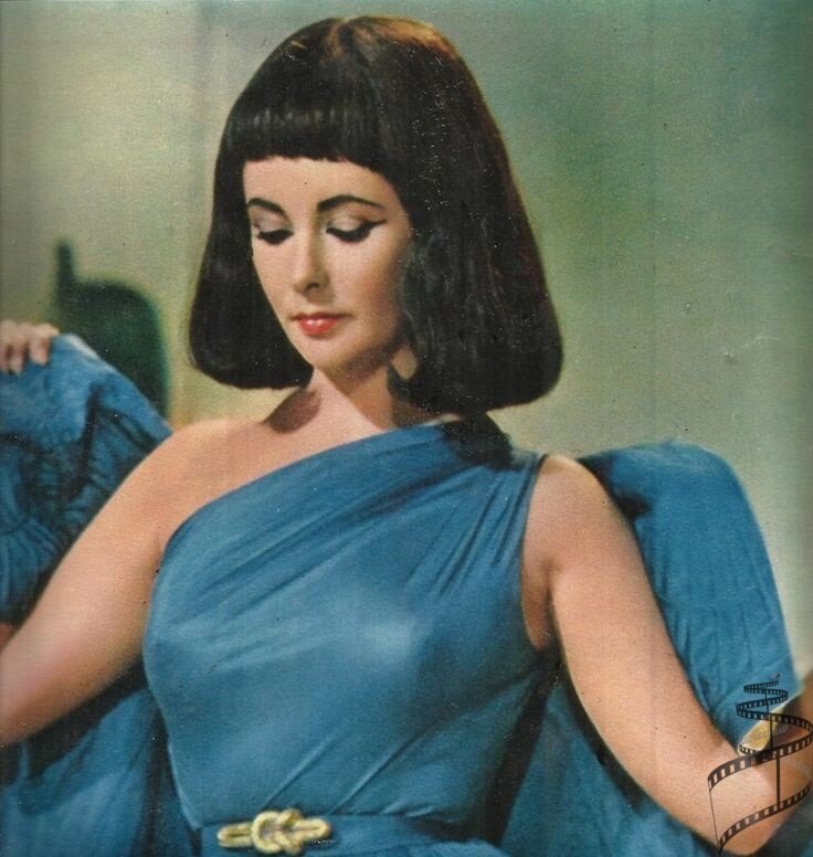 Горячая клеопатра. Элизабет Тейлор Клеопатра горячие. Elizabeth Taylor Cleopatra. Элизабет Тейлор Клеопатра Наряды. Клеопатра 1963.