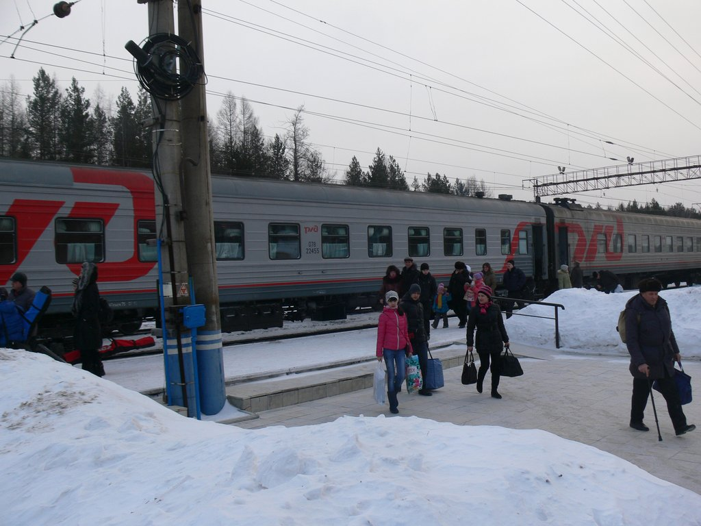 Поезд северобайкальск улан. Поезд Улан-Удэ Северобайкальск. Иркутск Северобайкальск поезд. Улан Удэ железная дорога. Электричка Улан-Удэ.