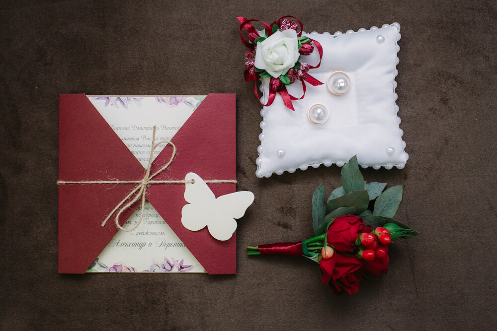 подушечка для колец (фото с сайта svadebnii-fotograf.ru)