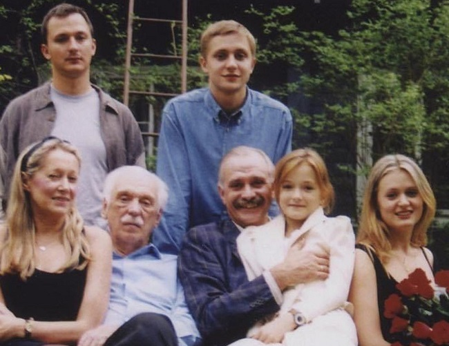 Ради Алисы режиссёр не стал бросать жену и детей