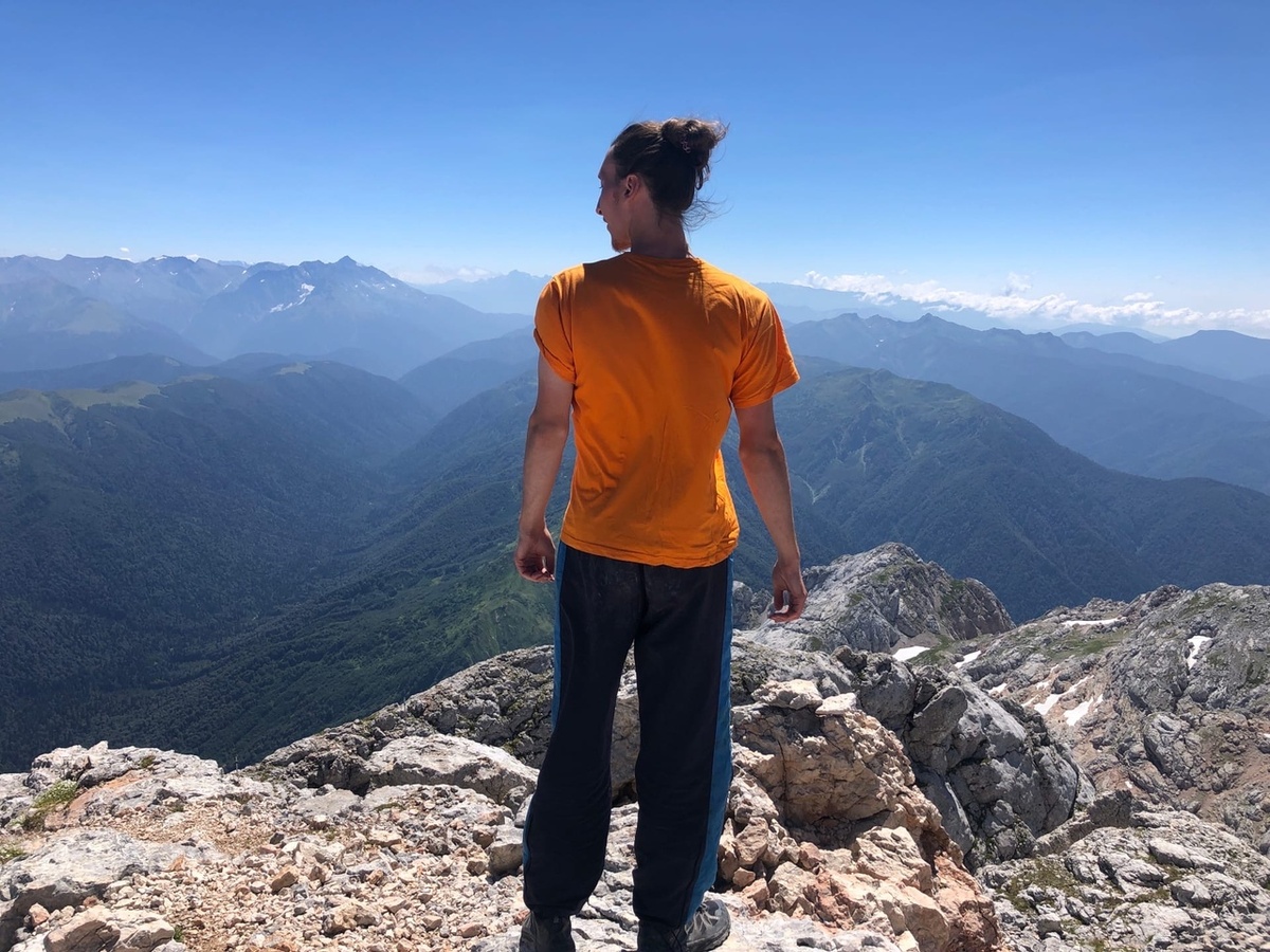 Илья на вершине горы Фишт