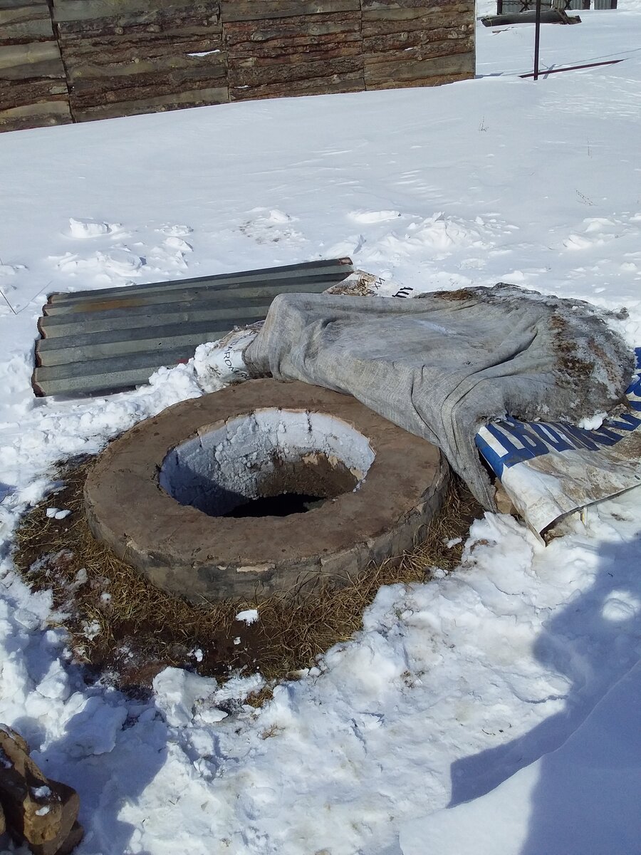 Можно хранить в скважине, вместо погреба.