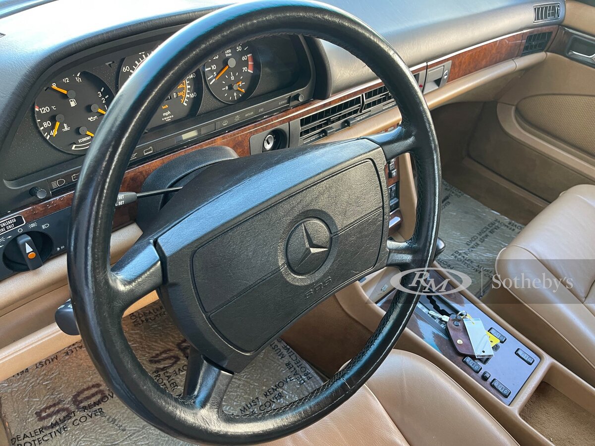 Mercedes-Benz 560 SEC 1986 года, продан на Sotheby's