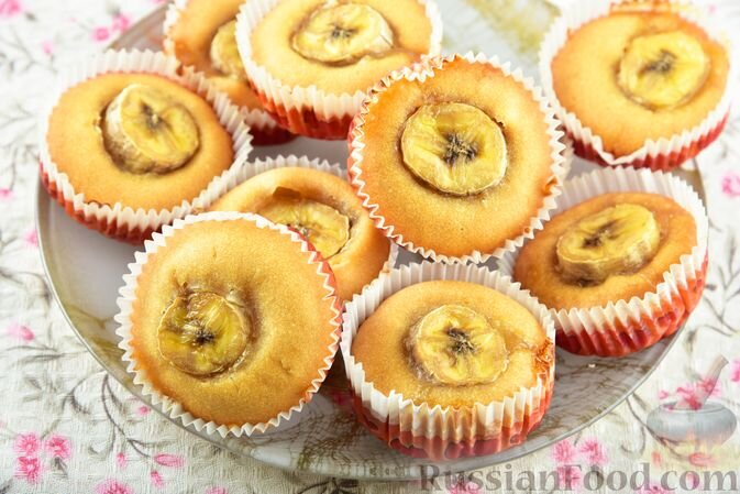 банан, мука пшеничная, вода кипяченая, сахар, мёд, масло растительное, разрыхлитель, соль