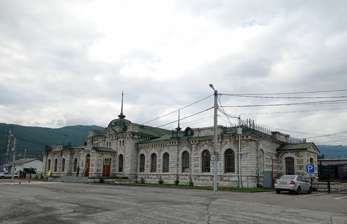 Железнодорожный вокзал в Слюдянке