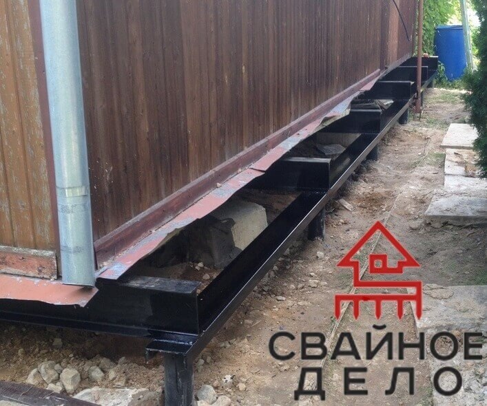 Укрепление фундамента сваями