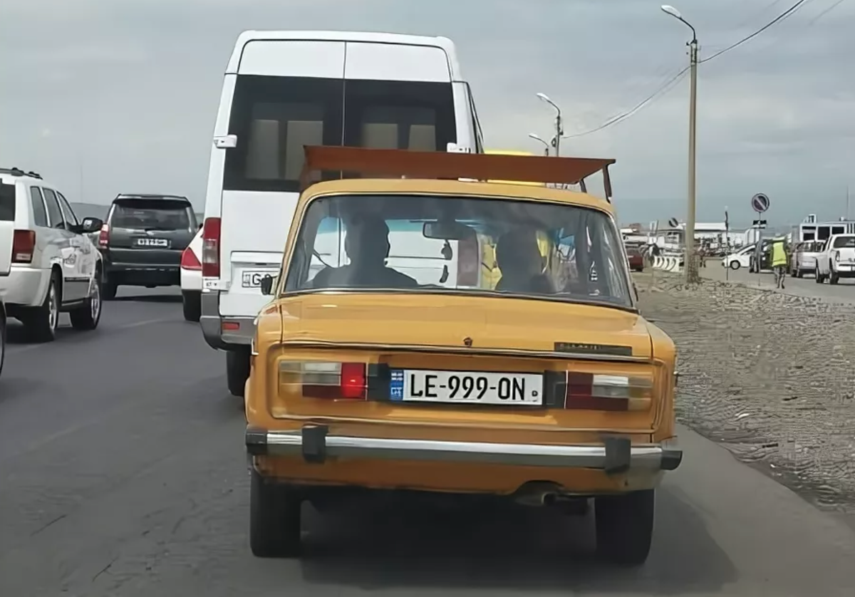 Auto ge грузия. Грузинские автомобильные номера. Грузинские номера. Грузия номера машин. Индекс автомобильных номеров Грузии.