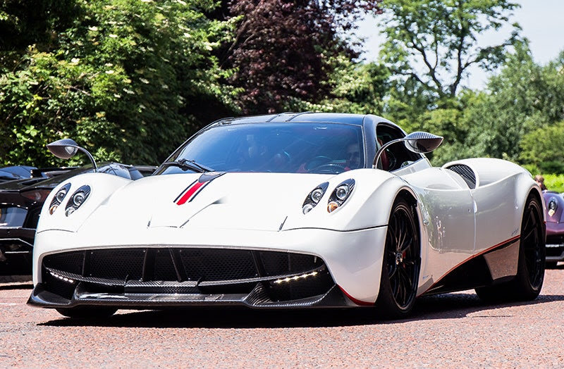 Пожалуй, этот Pagani – самая быстрая итальянская машина. У нее уникальный и запоминающийся дизайн, который отлично подчеркнет индивидуальность и статус своего владельца в обществе.Pagani Huayra BC оборудуется огромным шестилитровым V-образным бензиновым турбированным, двенадцати целендровым двигателем каторый разгоняет машину до 366 км/ч и мощностью до 789 скакунов и 1100 Нм