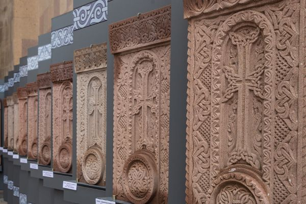 Армянские хачкары.