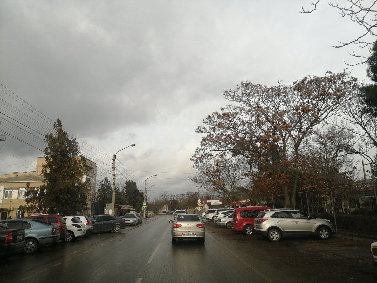 В Раздольном сделали дороги! А когда-то был очень старый асфальт... 