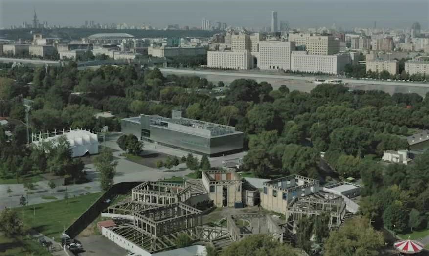 Павильон "Шестигранник" на территории Парка Горького. Источник: YouTube / GARAGEMCA