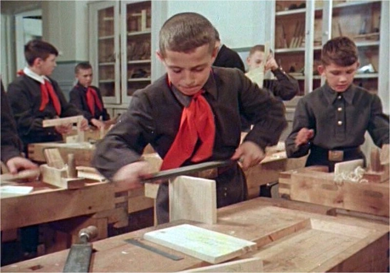 Уроки труда в советской школе. Фото взято из открытых источников