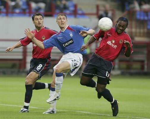 Ролан Гусев и Вагнер Лав в матче с рейнджерами. Источник: sports.ru 