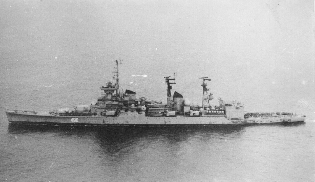 Крейсер "Адмирал Сенявин" проект 68-У2. Фото http://navsource.narod.ru/photos/02/087/02087001.jpg