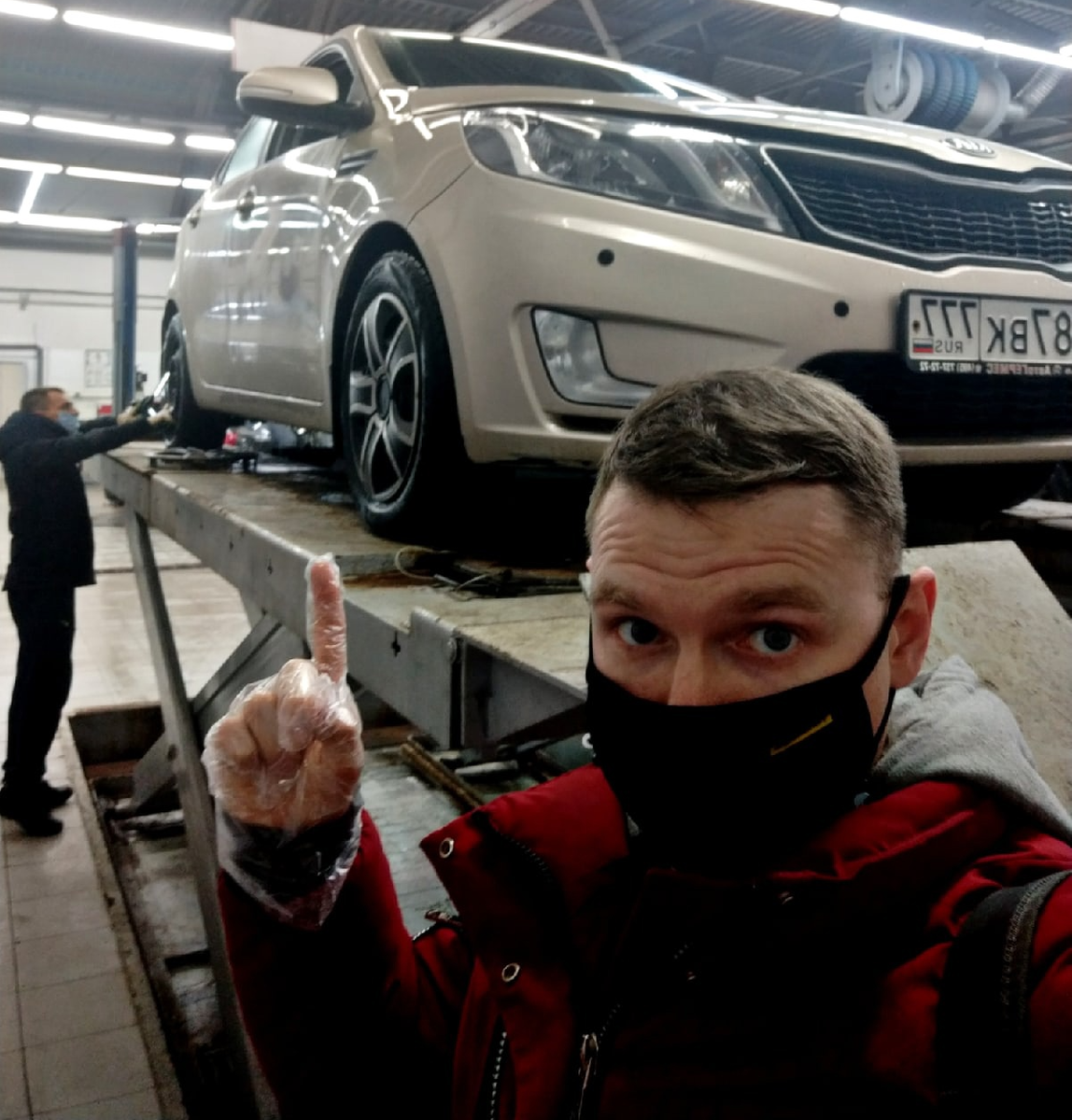 Я (Сергей Ломонов) и Дима проверяем Kia Rio