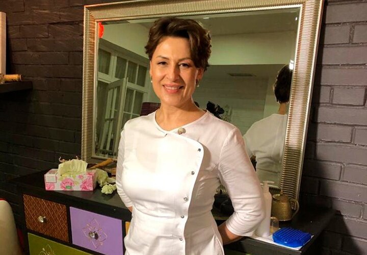 Дорогие мои, вы знаете, что у меня есть школа массажа? До пандемии я проводила очные и групповые обучения массажу лица и тела.
Мой стаж и опыт более 32х лет позволяет это делать на высоком профессиональном уровне.

Но, жизнь внесла коррективы и обучение массажу перешло в онлайн для тех, кому это было очень нужно.

Сейчас всё чаще получаю запросы на обучение массажу. Действительно, это прекрасный навык, который всегда может помочь принести доход.

С 14 апреля у меня есть время для проведения онлайн тренинга по программе обучение профессиональному массажу лица "Преображение".

Программа подойдёт и для новичков и для массажистов, кто хочет предложить что-то новое своим клиентам.

В программе 5 видов массажа лица:
- Классический массаж лица, который на данный момент мало кто знает.
- Лифтинг-моделирующий массаж лица.
- Пластико-фасциальный массаж.
- Буккальный массаж.
- Массаж головы и шейно-воротниковой зоны.
По окончании обучения будет выдан сертификат от школы.

Стоимость обучения, как любят сейчас говорить - антикризисная)
Если есть стремление учиться и что-то менять в жизни, всегда готова это поддержать.

Пишите, как вам идея научиться массажу лица?😘