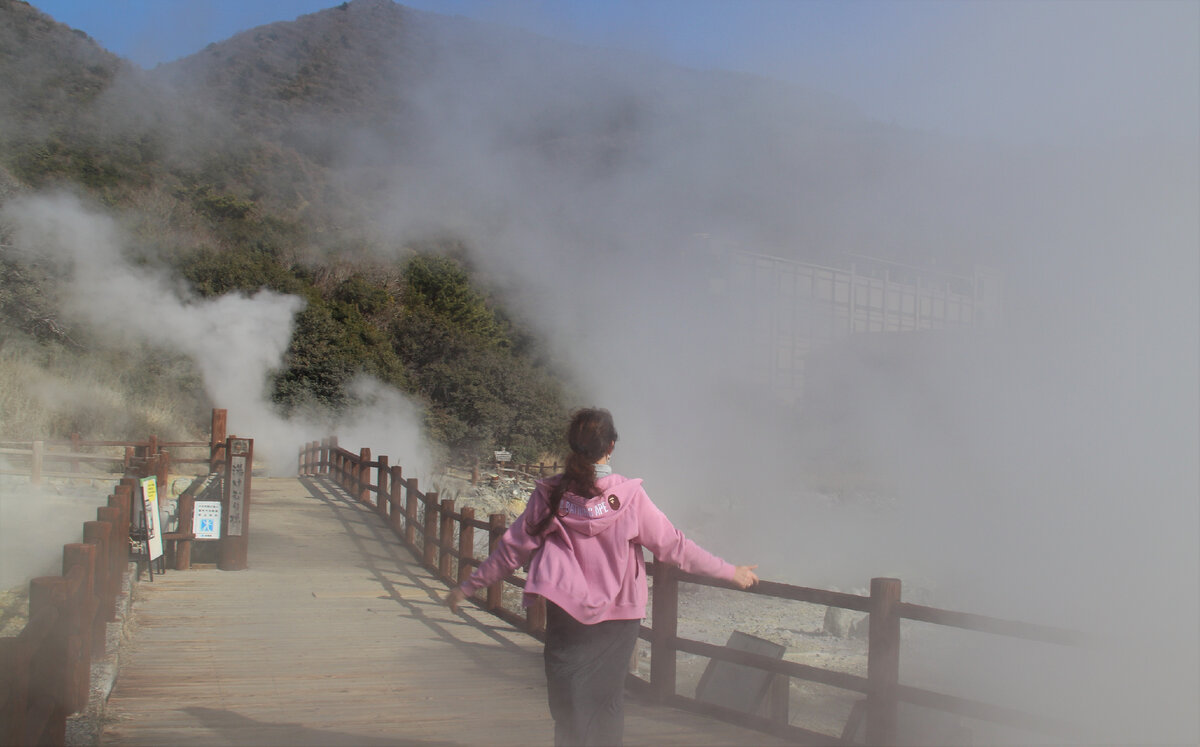 Днем в "Unzen Onsen Jigoku" совсем не страшно!