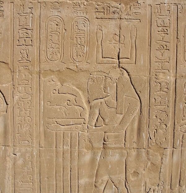 Рис. 2. Бог Хека. Храм Гора в Эдфу (ок. 237-57 гг. до н. э.)