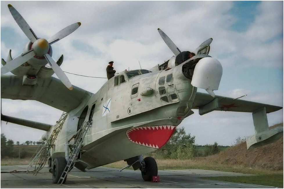 Красив, как птеродактиль. И столь же архаичен.